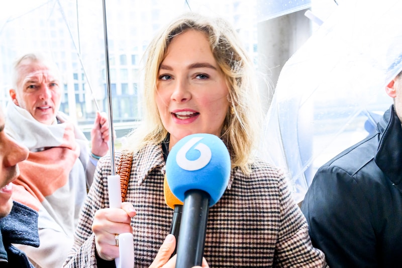 Maxime Meiland treft na rechtszaak van 3 jaar schikking met vermeende  verkrachter: “Het viel me zwaar om telkens weer mijn verhaal te moeten doen”  | Showbizz | HLN.be