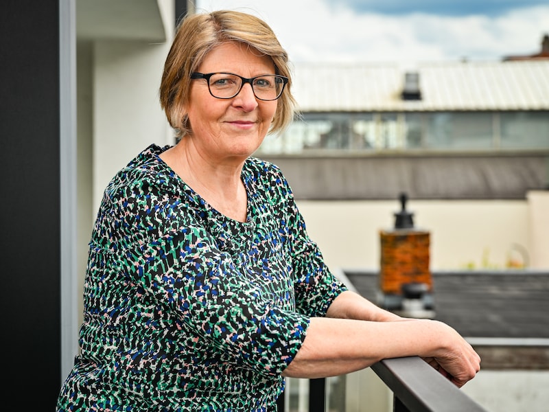 50 jaar gewerkt en toch maar 1.800 euro pensioen: is het voor Marina (65) voordeliger om langer te blijven werken of kiest ze beter voor een flexi-job?