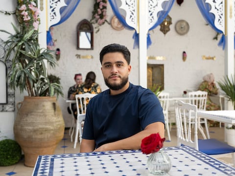 Mohammed (24) uit Antwerpen trok zelf weer naar Marokko om er een bedrijf uit te bouwen.