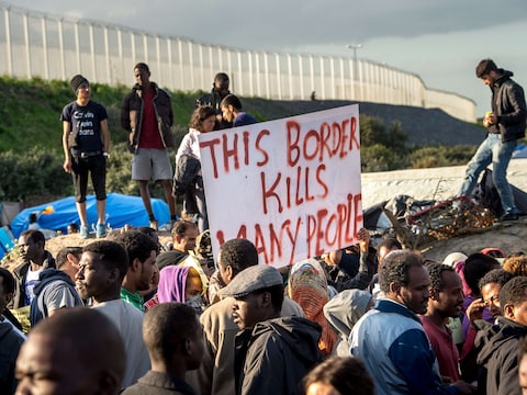 Actie in het vluchtelingenkamp in Calais na het overlijden van een minderjarige vluchteling vorige week.