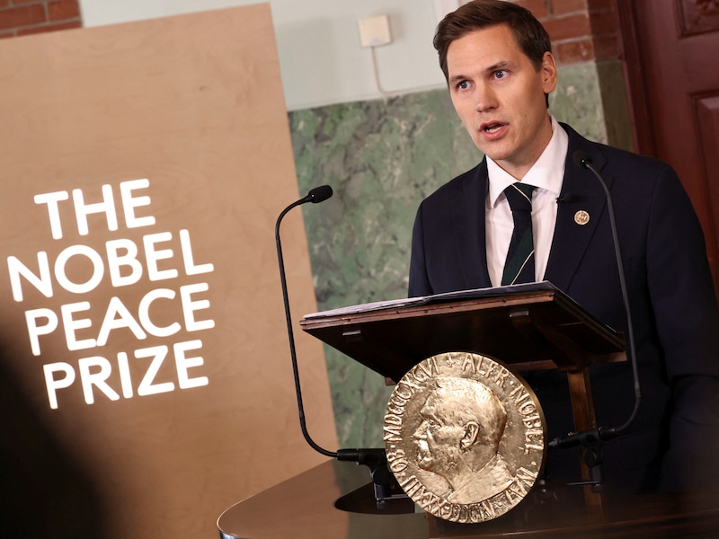 De voorzitter van de Nobelstichting, Jørgen Watne Frydnes, gisteren bij de bekendmaking van de Nobelprijs voor de Vrede. Ook die is ruim 1 miljoen euro waard.