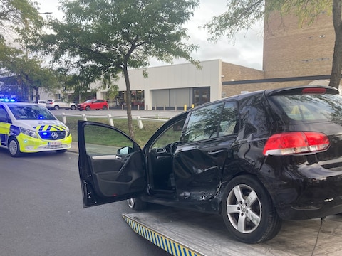 Auto’s botsen op kruispunt vlak bij Delhaize-winkel in Izegem: bestuurster even bewusteloos