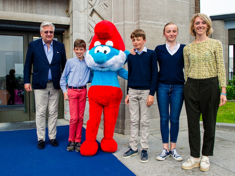 IN BEELD: prins Laurent neemt kinderen mee naar expo Smurfenavontuur