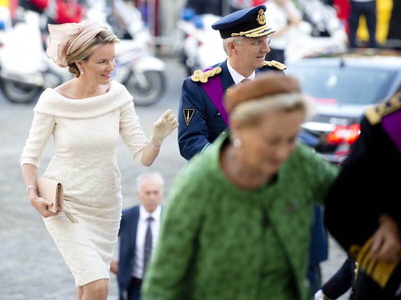 Prins Filip en prinses Mathilde bij aankomst bij het Te Deum.