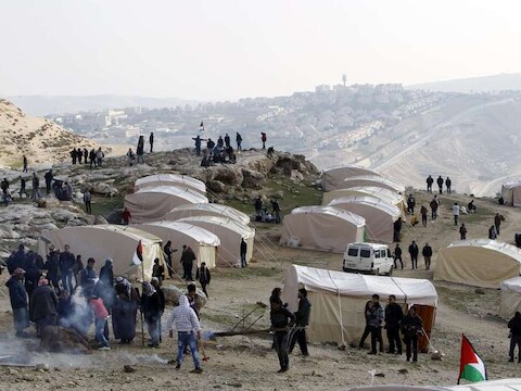 De bezetters richtten een tentenkamp op in het zogenaamde E1-gebied.