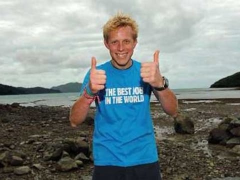 Ben Southall de Engelse zomer en festivals missen wanneer hij een luilekker leventje leidt op een paradijselijk eiland.