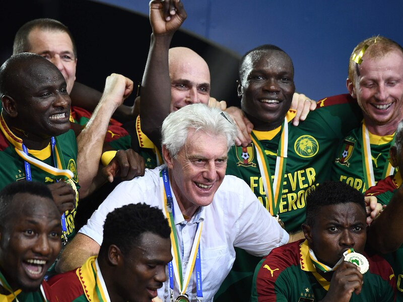 Hugo Broos triomfeert met Kameroen op de Africa Cup