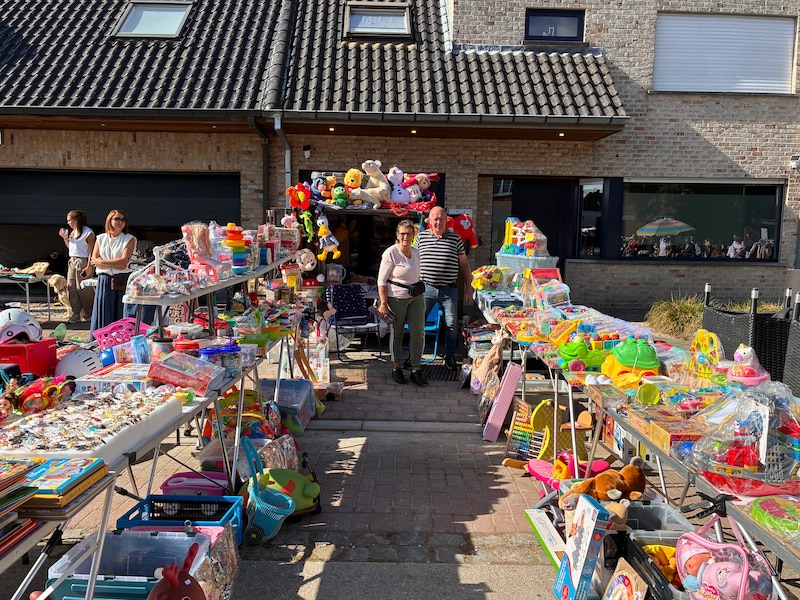 KIJK. Gezelligste rommelmarkt van Brugge bestaat al lang niet meer uit ‘rommel’ alleen: heerlijke temperaturen zorgen voor drukke Sint-Michielse Feeste