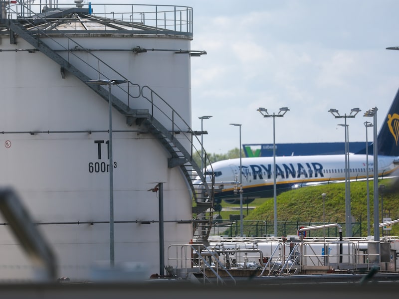 Een opslagtank voor kerosine op de luchthaven van Charleroi, ter illustratie.