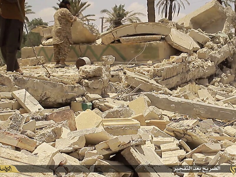 Militanten van IS verwoestten een van de twee grote mausolea die zich bevonden in het historische centrum van de stad Palmyra.