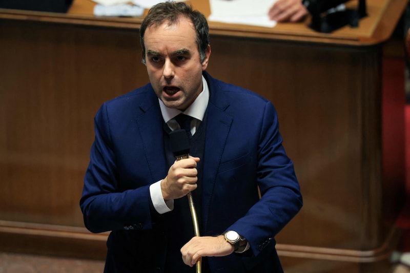 Primero Sébastien Lecornu. 