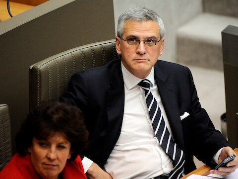 Vlaams minister-president Kris Peeters (CD&amp;V) denkt onder meer aan belastingaftrek of -vermindering op Vlaams niveau.