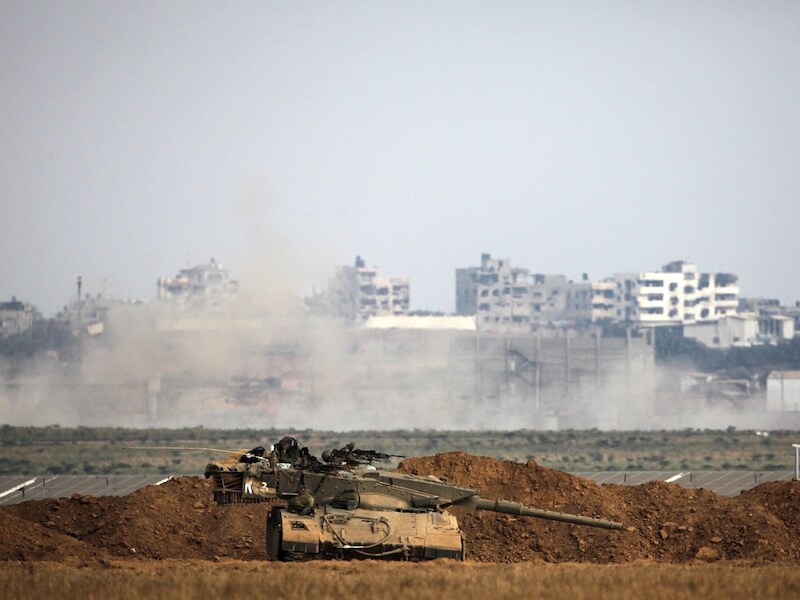 Een Israëlische tank aan de grens met de Gazastrook. Inmiddels heeft Israël zijn troepen teruggetrokken.