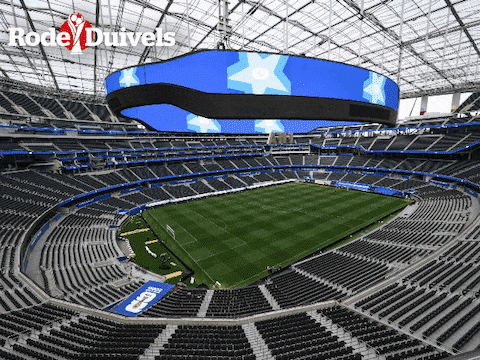 voetballen-onder-de-grond-het-achtste-wereldwonder-en-miljoenensuites