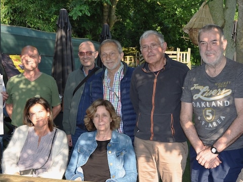 De organisatie achter Lapwerk vorig jaar (vlnr): Erik Huybrecht, Luc Meert (staat in het zon), Danny Decelle, Guido Van Cauwelaert, Ronald Parys, Jos Decelle, Walter De Vos. Onderaan de drie dames: Maryse Meyts, Sigrid Meyts (staat ook in de zon) en Nadine Thysens.