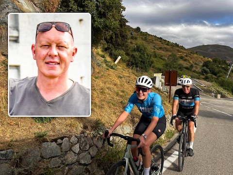 Filip samen met zijn dochter tijdens de beklimming van Alpe d'Huez, Inzet: Filip Dequeecker uit De Panne is beroepshalve billenkarverhuurder