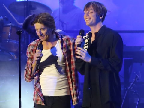 Clouseau en Bas Serra op het podium van Suikerrock.