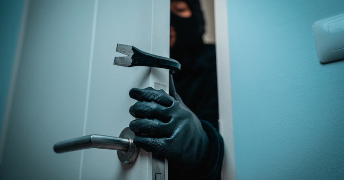 Dader dringt ’s nachts Nederlandse woning binnen en verkracht beide vrouwen: “Deze man is een gevaar