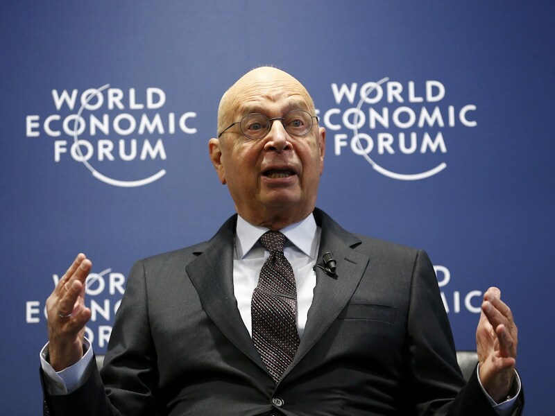 Voorzitter en oprichter van het World Economic Forum Klaus Schwab op een persconferentie in Genève.
