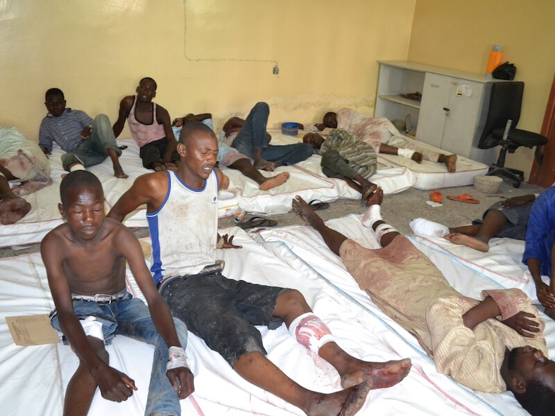 Gewonden worden verpleegd na de aanslagen in Maiduguri.