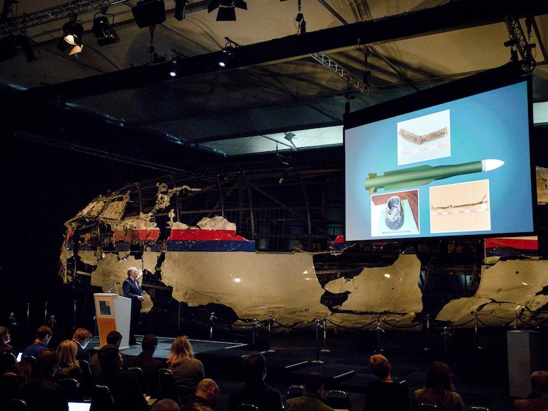 Beeld van een toelichting op het rapport van de Onderzoeksraad voor Veiligheid (OVV) met de resultaten van het onderzoek naar de oorzaak van de ramp met vlucht MH17.