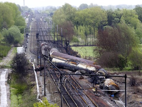 Sinds de treinramp, die plaatsvond in de nacht van 3 op 4 mei, reden geen treinen meer tussen Wetteren en Schellebelle.