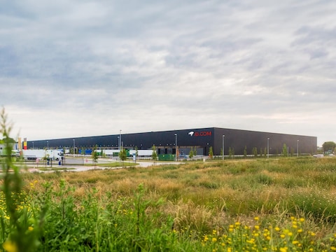Het magazijn, ooit gebouwd voor Decathlon, zal voortaan worden gebruikt door JD.com. 