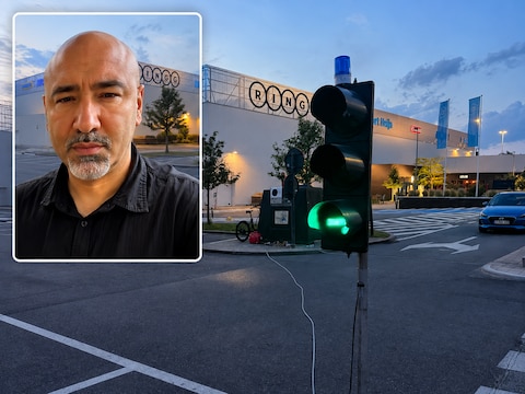 Uitvinder Omar Maftouhi (42) uit Zele. Als oud-inwoner van Antwerpen zag hij dagelijks hoe hulpdiensten op de Singel vastliepen in het verkeer, wat hem inspireerde om zelf een oplossing te bedenken.