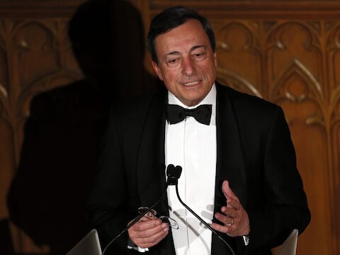 Voorzitter van de ECB, Mario Draghi, tijdens zijn speech in Londen over de toekomst van Europa.