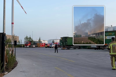 Enorme rookwolk boven E403 door brand in container met fosforafval bij afvalverwerker Vanheede in Roeselare