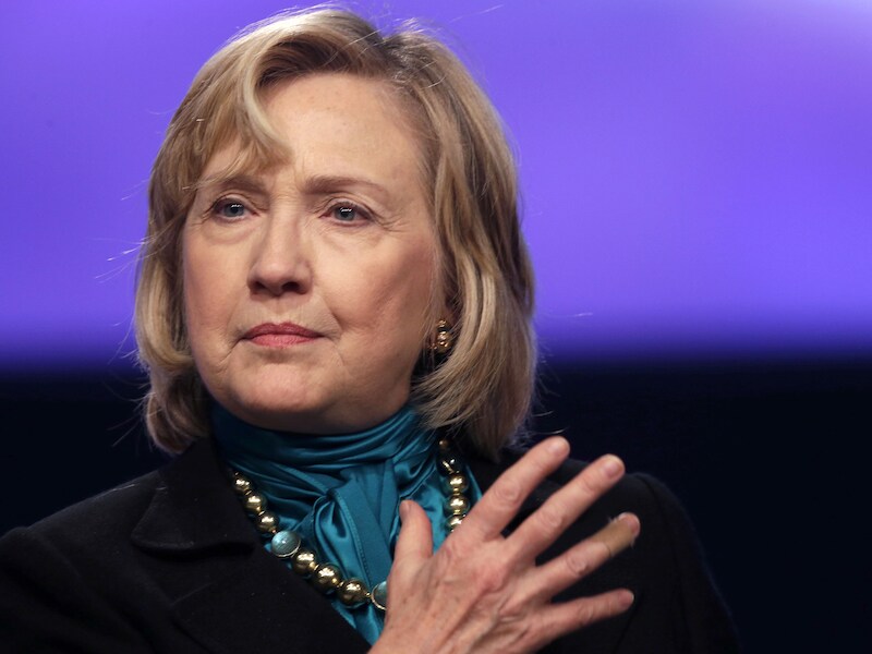"Als hij (Poetin) naar Oekraïne kijkt, ziet hij een plek die, volgens hem, integraal deel uitmaakt van het Russische moederland", wordt Clinton nog geciteerd.