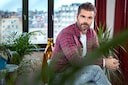 Kobe Ilsen ziet zijn exclusief contract niet verlengd bij VRT, maar blijft er wel aan de slag.