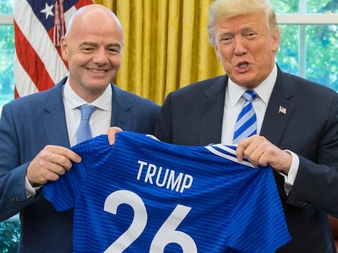 Gianni Infantino en Donald Trump lijken intussen twee handen op één Amerikaanse buik. 