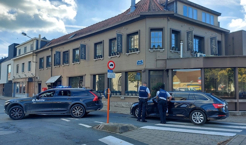In Waregem werden de straten naar het VTI afgesloten. De gezochte jongeman zou er school hebben gelopen