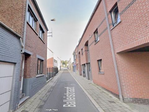 De Balleistraat is op 17 en 18 augustus ter hoogte van huisnummer 6 onderbroken door de plaatsing van een container op de rijweg. Doorgaand verkeer volgt een omleiding.