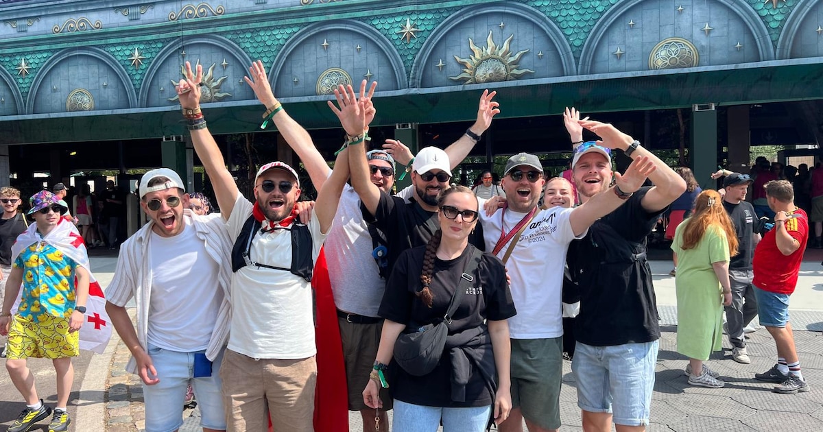 Eerste festivalgangers stromen toe op de Tomorrowland-weide