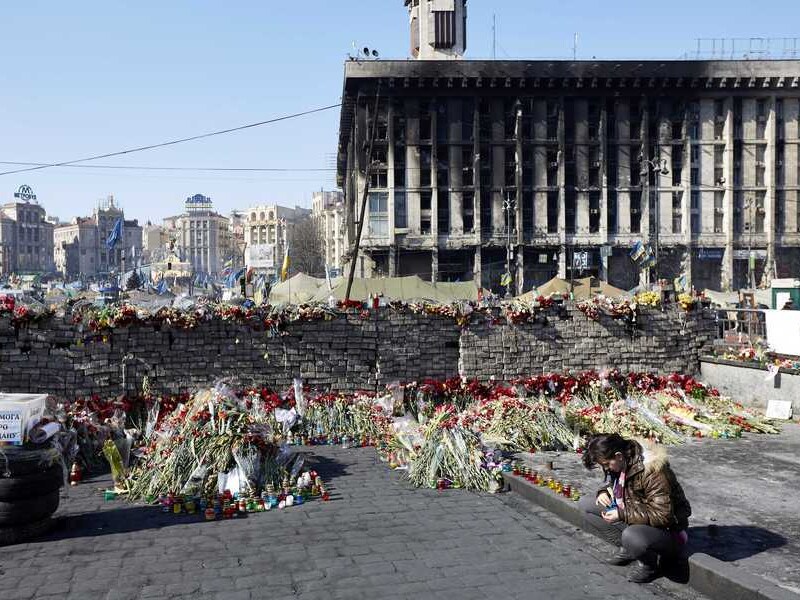 Bloemen op het Majdan, het onafhankelijkheidsplein, in Kiev