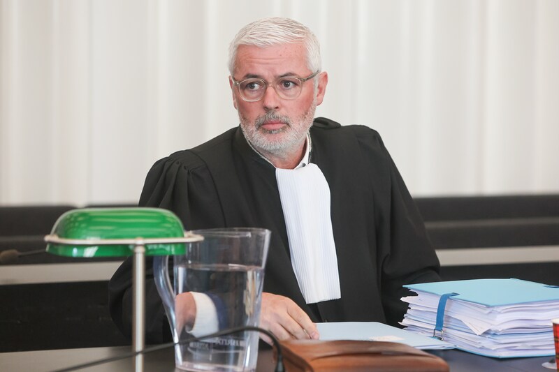Meester Kjell Verleysen neemt over in de verdediging van Nicusor.