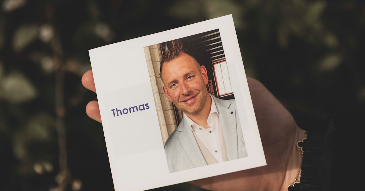 Honderden nemen afscheid van jonge papa Thomas (35) in Hasselt, die stierf aan zeldzame hartkanker: 