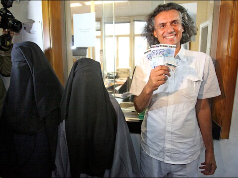 Rachid Nekkaz betaalde ook in ons land de boete die twee vrouwen kregen voor het dragen van een boerka.