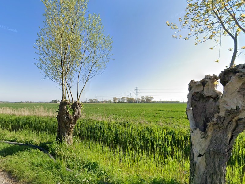 De machine stond in een weiland langs de Bosstraat in Uitkerke. 