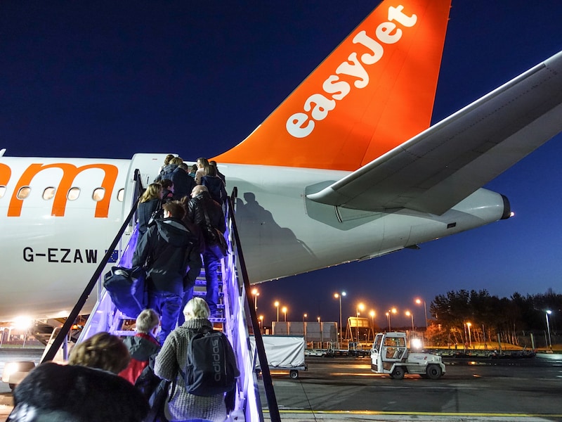 Een vliegtuig op de luchthaven in Glasgow.