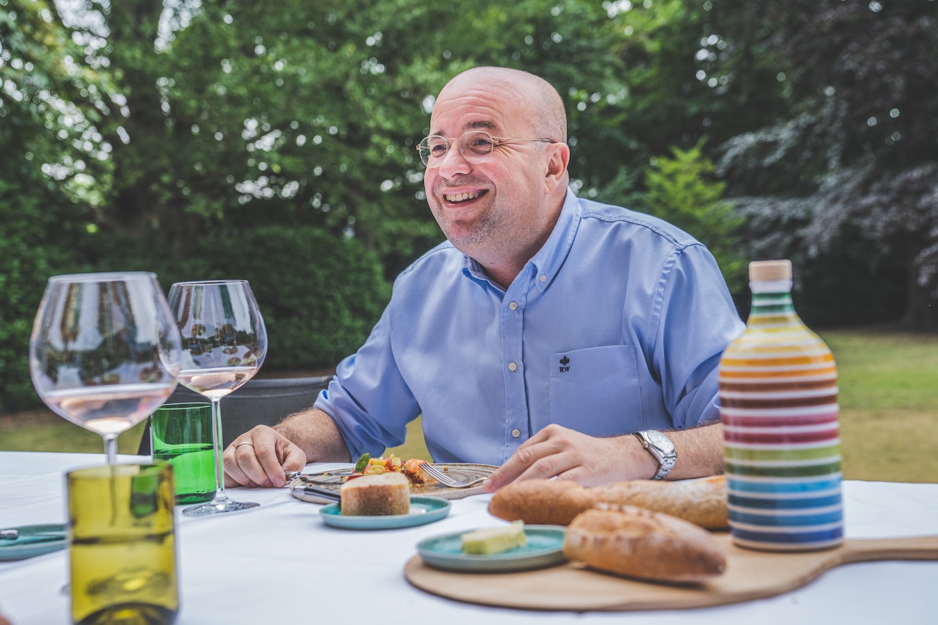 Radiomaker en would-be chef Sven Ornelis (49) kookt zélf in HLN Bistro:  “Een etentje op zondag, daar begin ik al op vrijdag aan” | Foto | hln.be