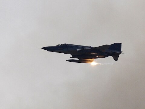 Een F4-jet van het Turkse leger in actie. (Archieffoto)