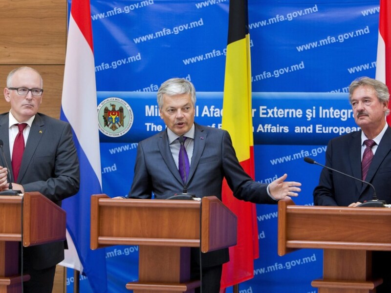 De ministers van Buitenlandse Zaken Frans Timmermans uit Nederland (L), Didier Reynders uit België (C) en Jean Asselborn van Luxemburg