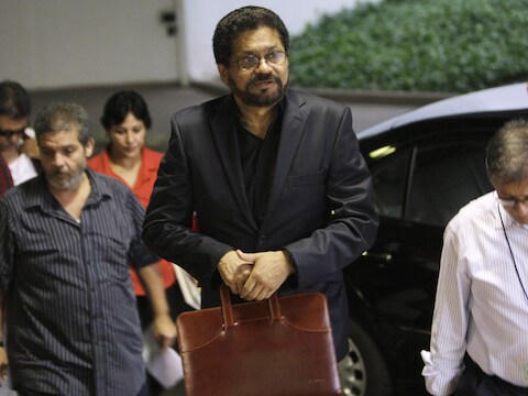Ivan Marquez (midden) is een belangrijke onderhandelaar van de FARC.
