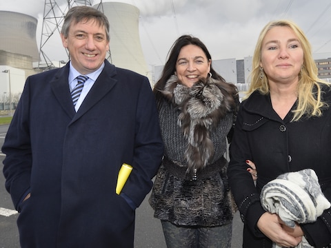 Minister van Binnenlandse Zaken Jan Jambon (N-VA), minister van Energie Marie Christine Marghem (MR) en de Nederlandse minister van Infrastructuur en Milieu Melanie Schultz (VVD) vandaag bij hun bezoek aan Doel.