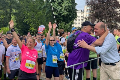 Startschot gegeven voor 20 km door Brussel: 50.000 lopers en wandelaars trekken door hoofdstad