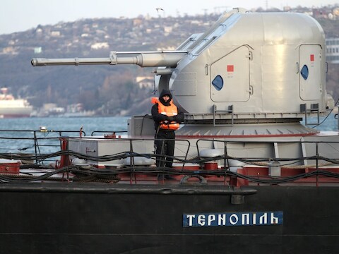 Een Oekraïens marineschip in de haven van Sevastopol.