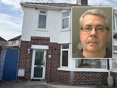 Het huis in Poplar Crescent in Porthcawl waar Christopher Phillips het lichaam van zijn moeder in een vriezer bewaarde. 